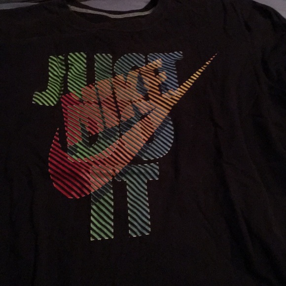 Nike tee - Picture 2 of 2